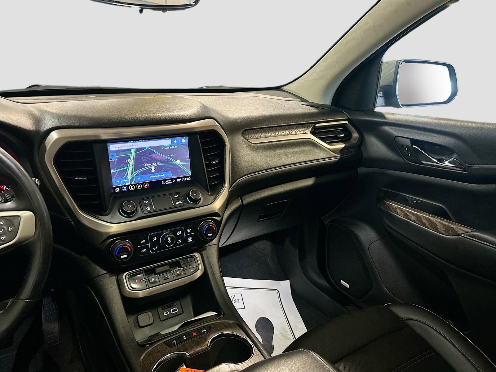 Used 2023 GMC Acadia Denali w/ Denali Technology Package AWD/4WD image 25