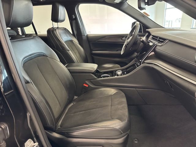 Used 2023 Jeep Grand Cherokee Altitude image 24