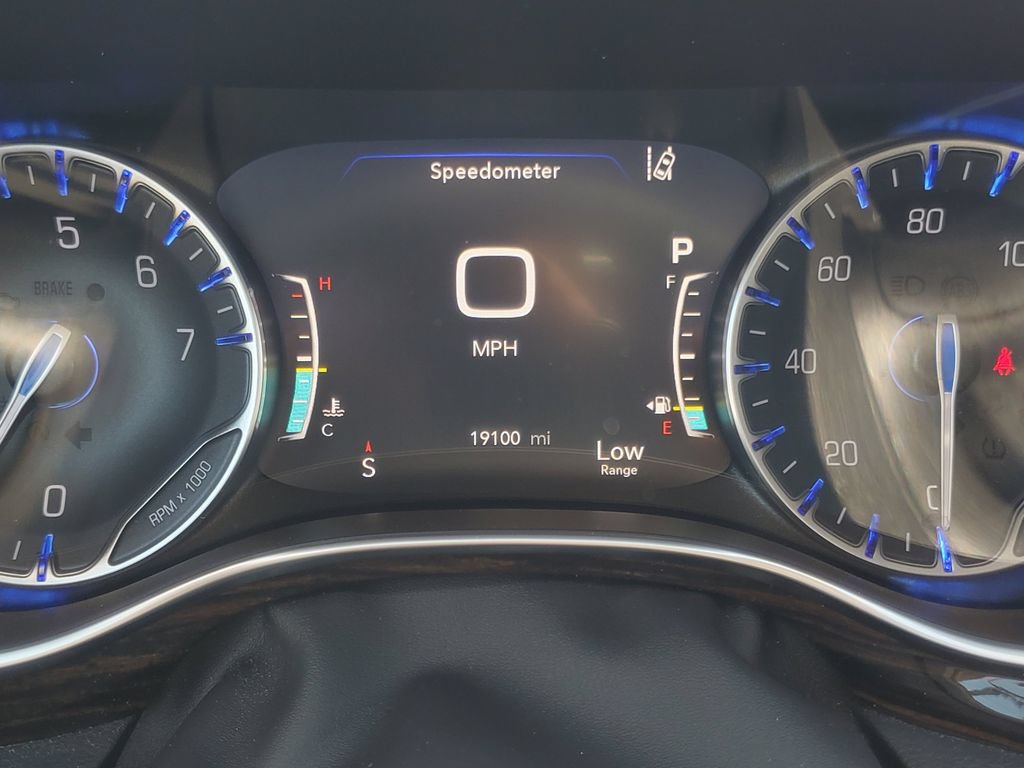 Used 2024 Chrysler Pacifica Limited FWD image 13