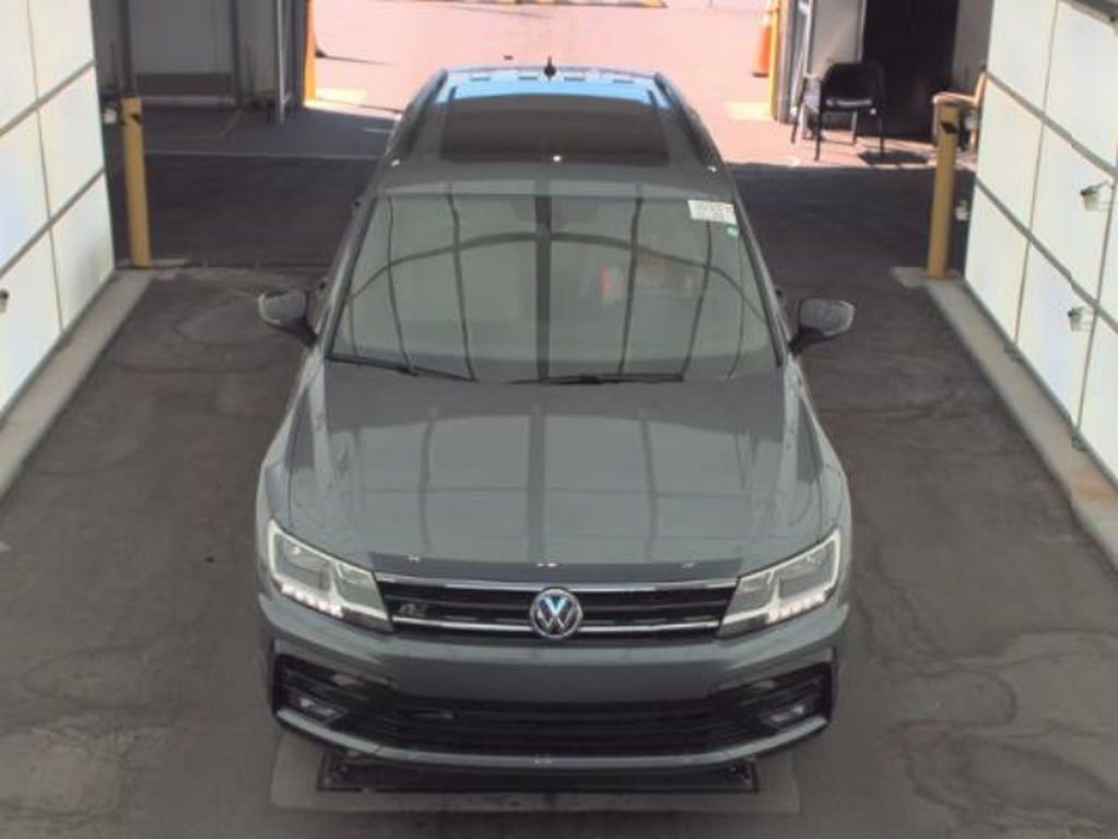 Used 2020 Volkswagen Tiguan SE R-Line image 2