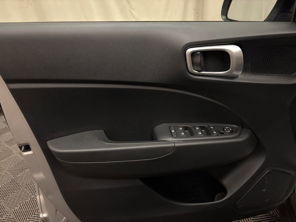 Certified 2026 Hyundai Venue SE FWD image 11