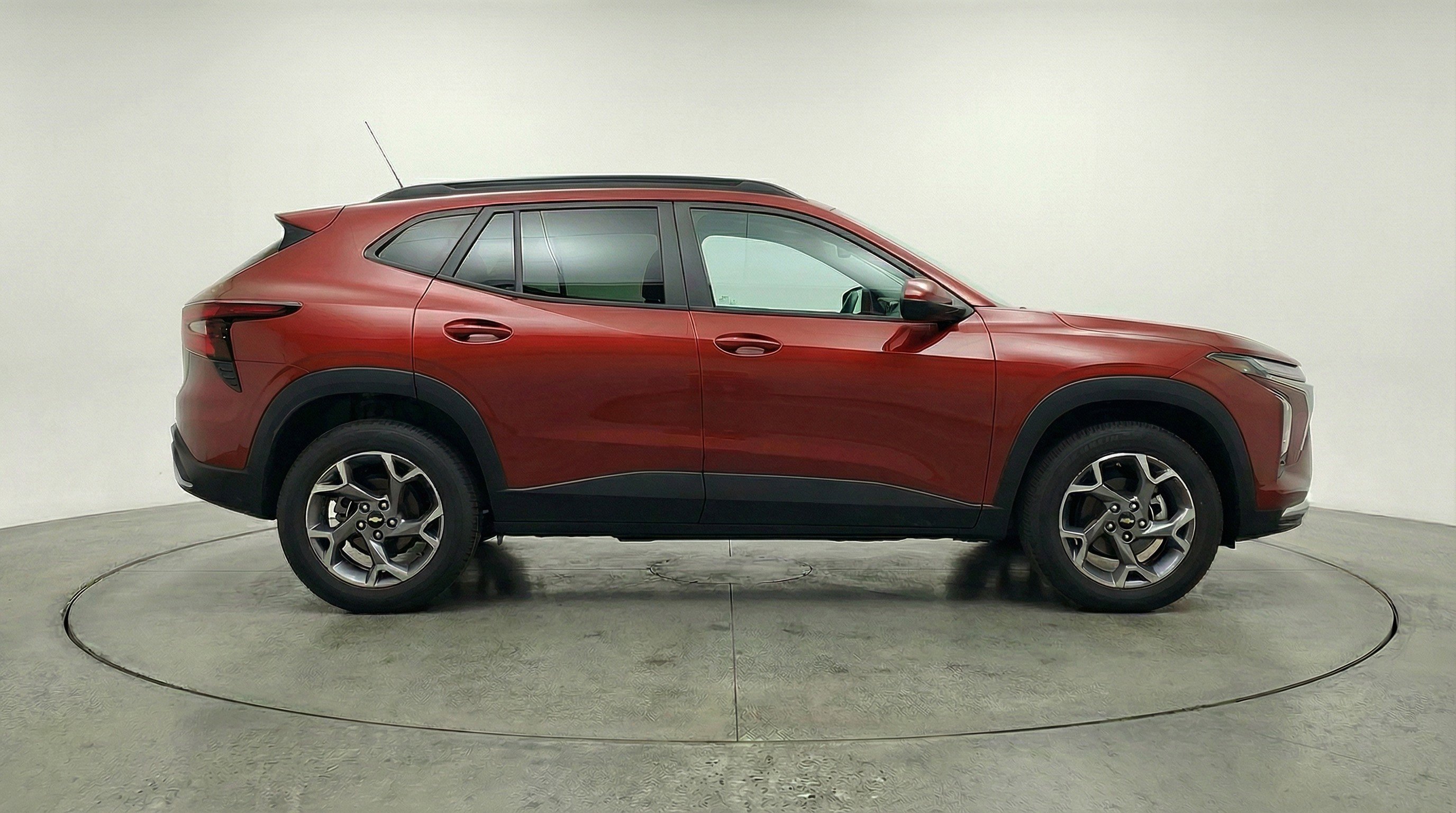 Used 2025 Chevrolet Trax LT FWD image 11