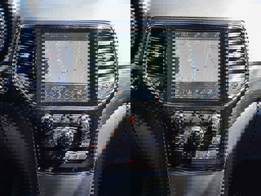 Certified 2019 Jeep Grand Cherokee Altitude image 12