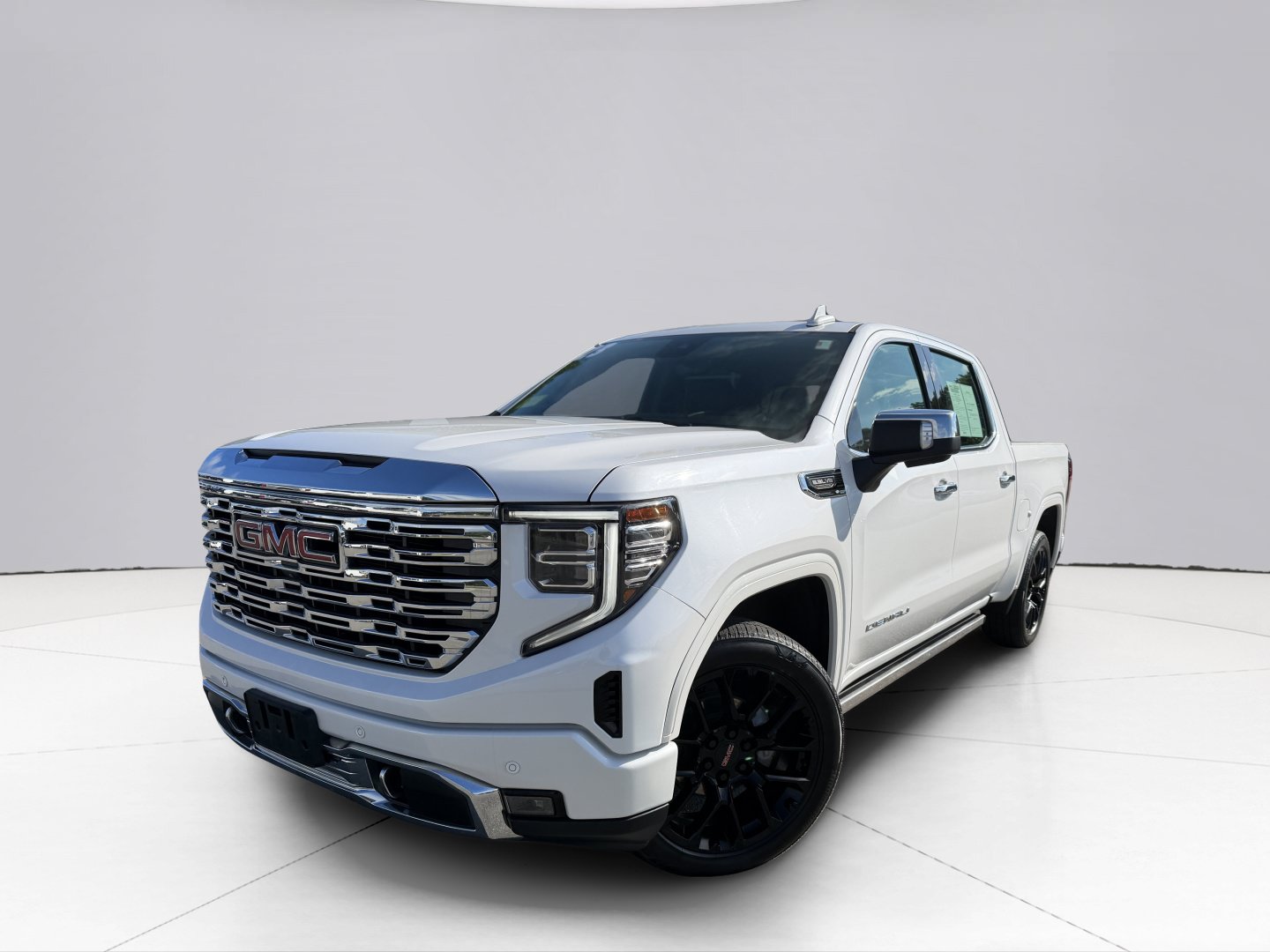Used 2023 GMC Sierra 1500 Denali w/ Denali Reserve Package AWD/4WD image 1
