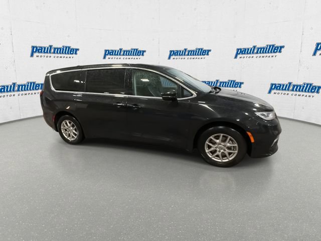 Used 2024 Chrysler Pacifica Touring-L image 13