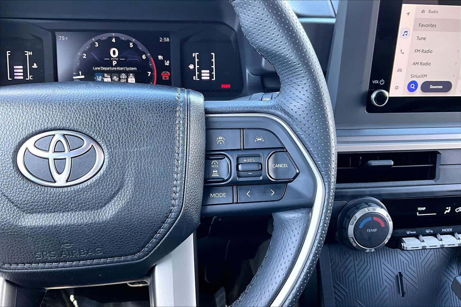 Used 2025 Toyota 4Runner SR5 AWD/4WD image 24