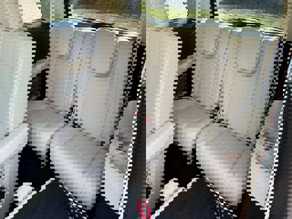 Used 2022 Mercedes-Benz GLS 450 4MATIC image 33