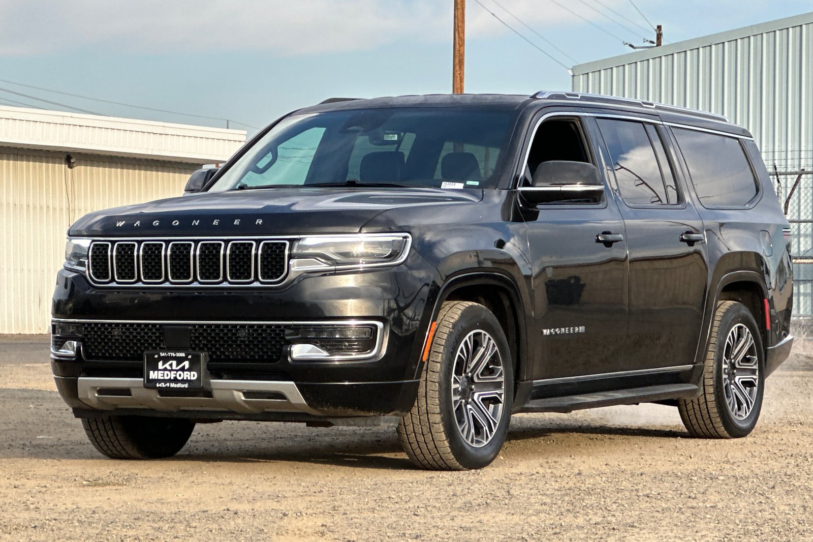 Used 2023 Jeep Wagoneer L Series II AWD/4WD image 9