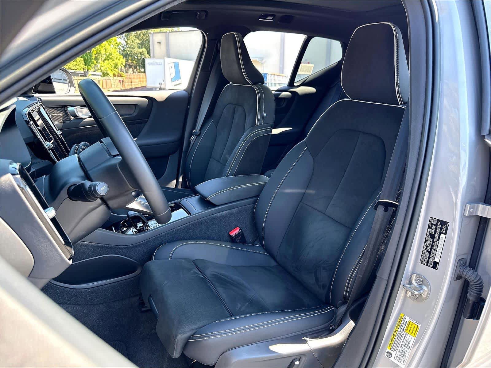 Used 2023 Volvo XC40 Recharge Ultimate AWD/4WD image 28