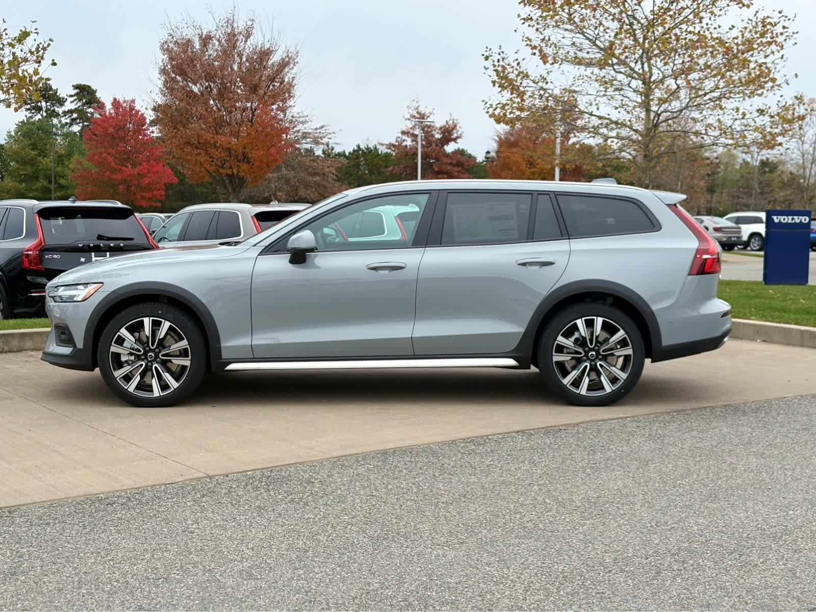 New 2026 Volvo V60 B5 Cross Country Ultra w/ Protection Package Premier AWD/4WD image 4