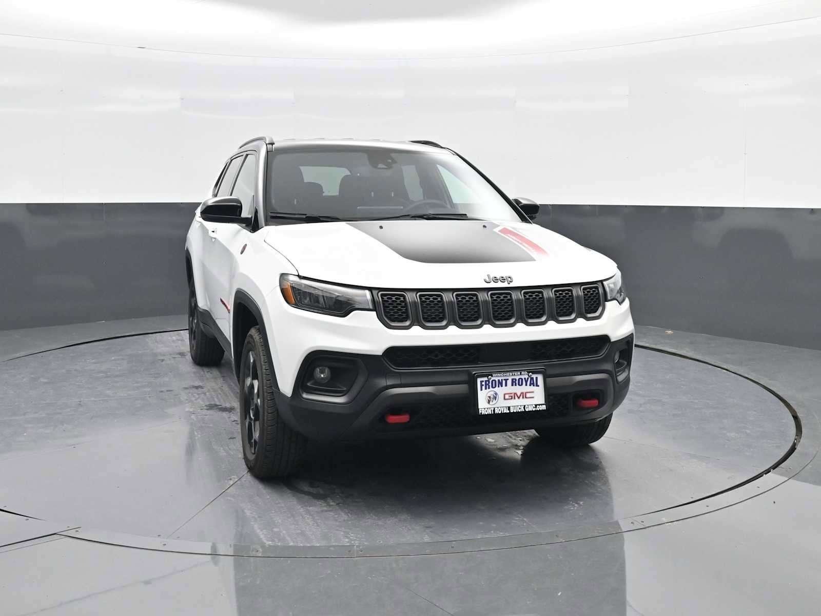 Used 2024 Jeep Compass Trailhawk image 2