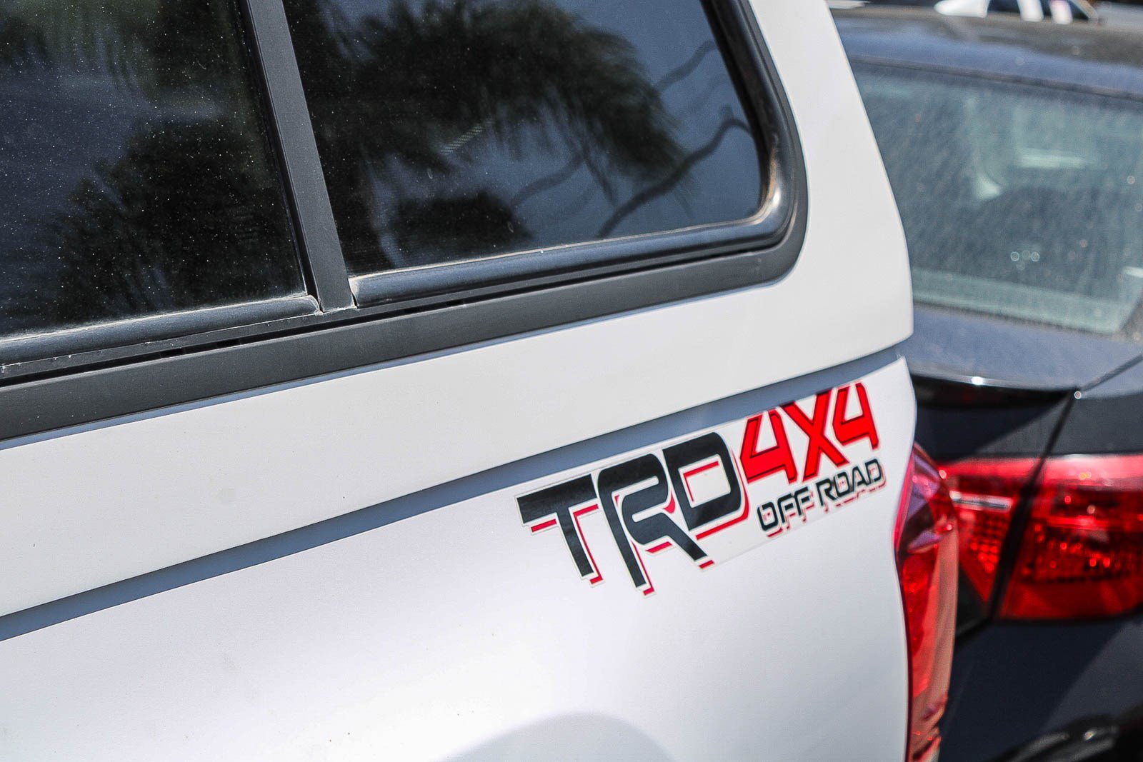 Used 2018 Toyota Tacoma TRD Off-Road w/ Technology Package AWD/4WD image 15