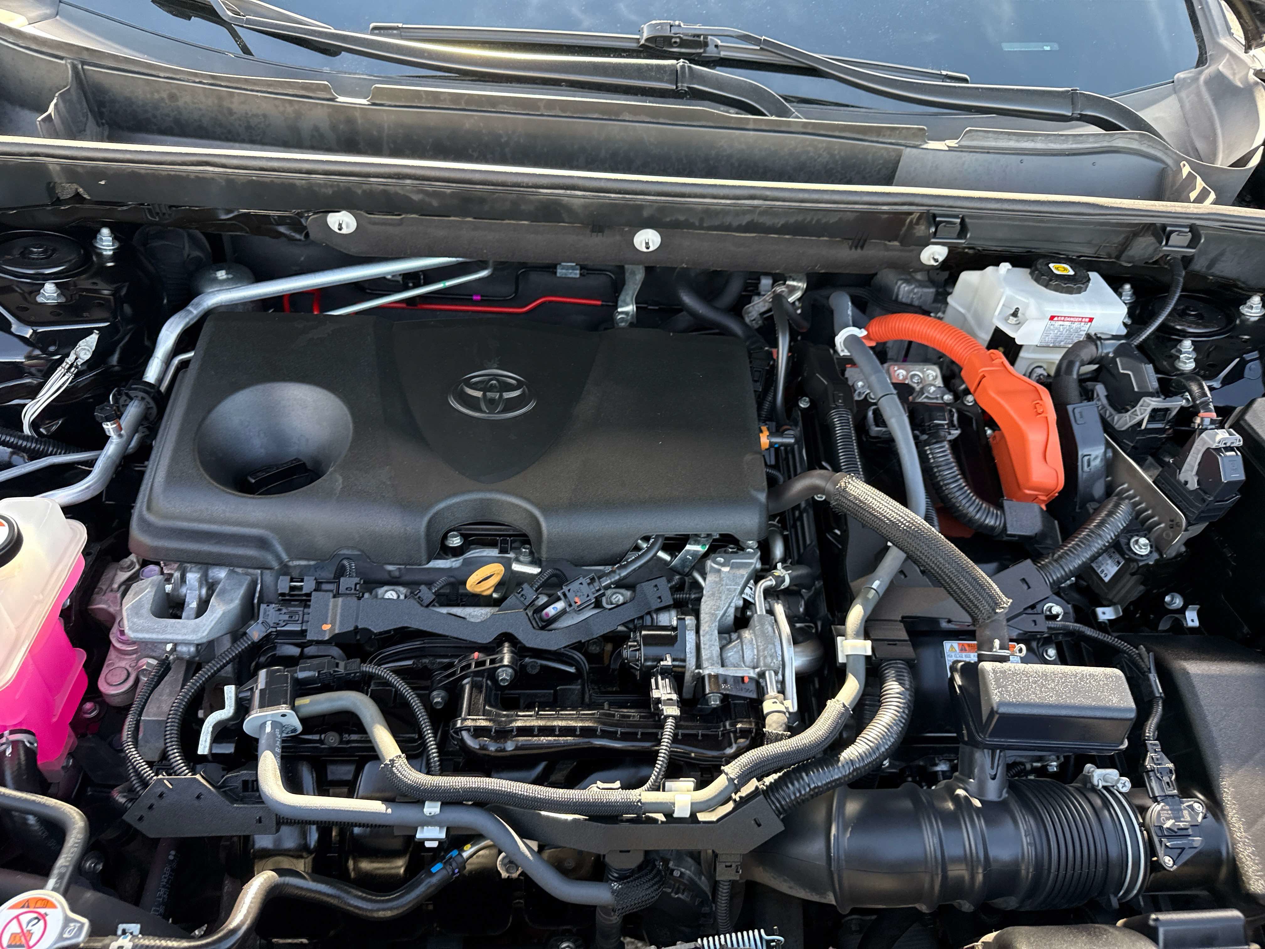 Used 2021 Toyota RAV4 LE AWD/4WD image 9