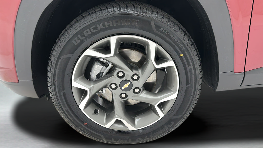 Used 2025 Chevrolet Trax LT w/ LT Convenience Package FWD image 9