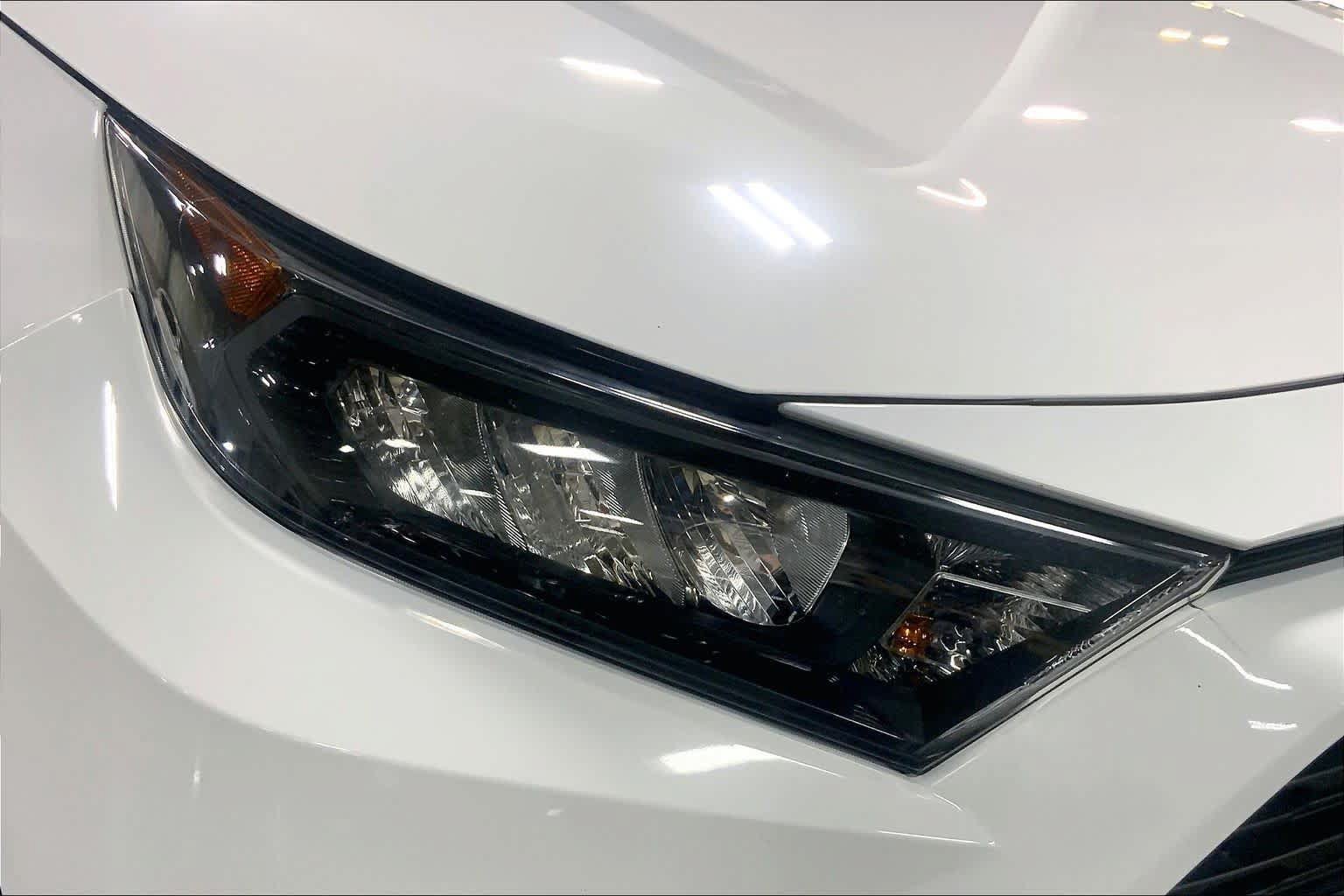 Used 2020 Toyota RAV4 LE w/ All Weather Liner Package AWD/4WD image 27
