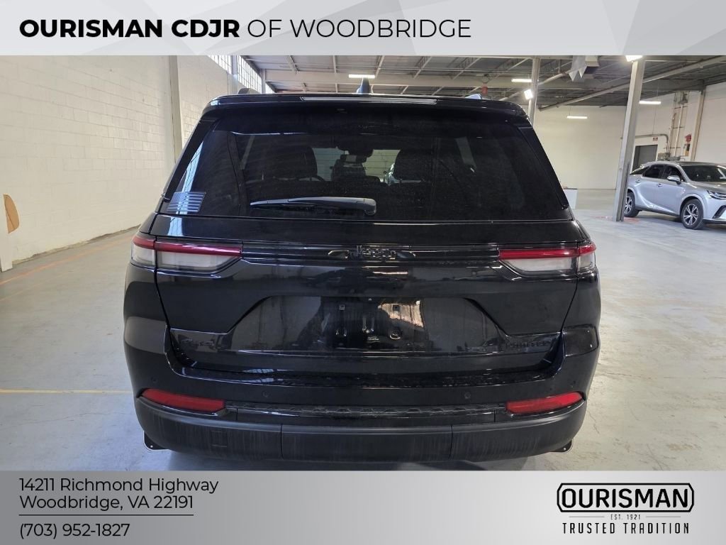 Used 2023 Jeep Grand Cherokee Limited w/ Black Appearance Package image 5