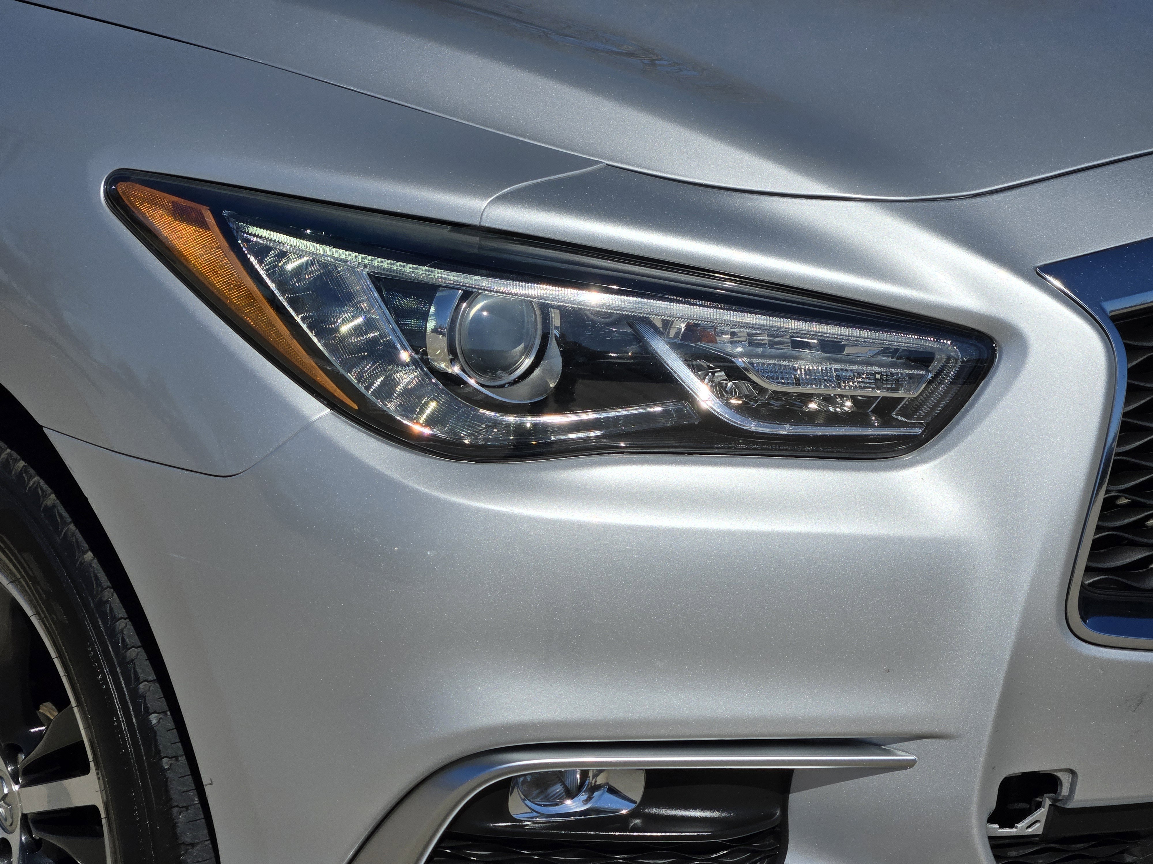 Used 2016 INFINITI QX60 AWD w/ Premium Package image 8