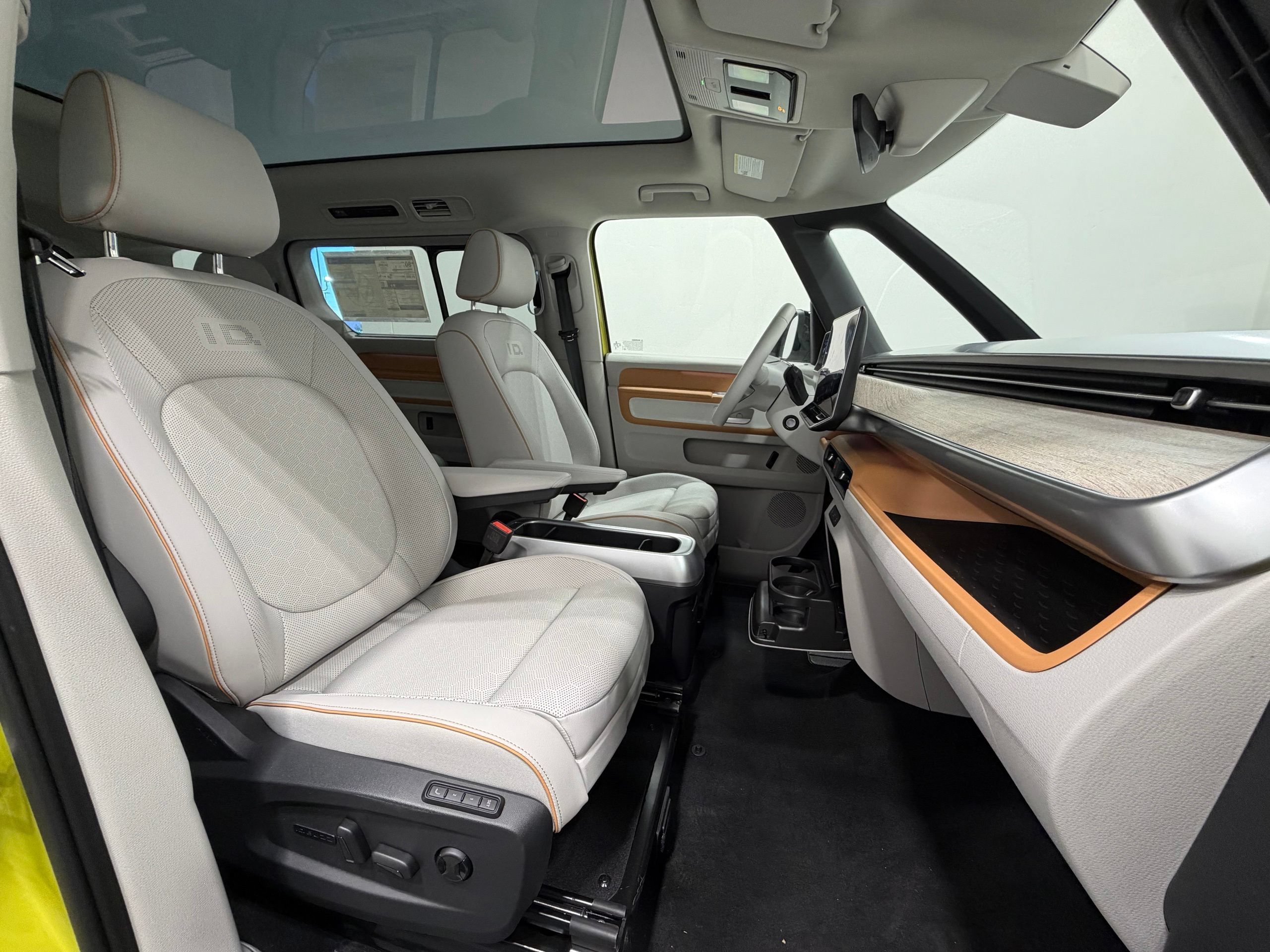 New 2025 Volkswagen ID. Buzz Pro S Plus AWD/4WD image 32