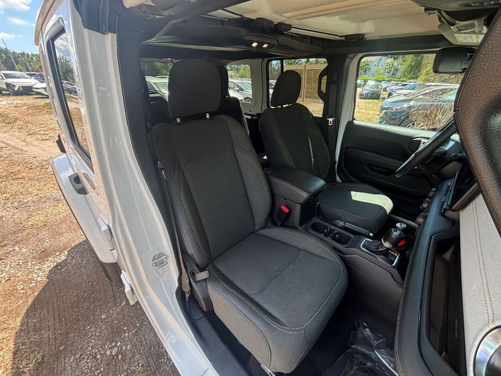 Used 2025 Jeep Wrangler Unlimited Sahara AWD/4WD image 37