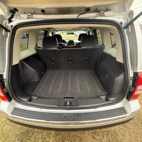 Used 2011 Jeep Patriot Latitude w/ Sun/Sound Group image 9