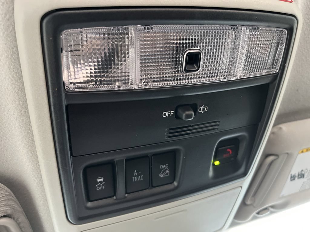 Used 2020 Toyota 4Runner SR5 AWD/4WD image 17