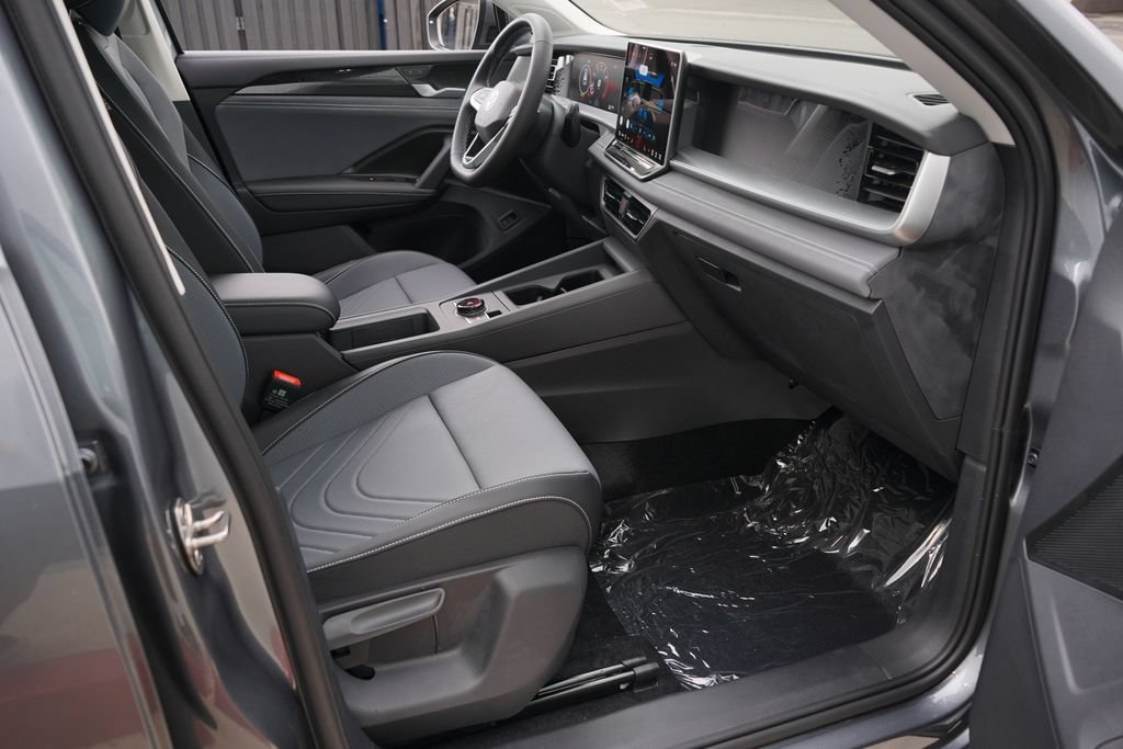 New 2026 Volkswagen Tiguan SE FWD image 27