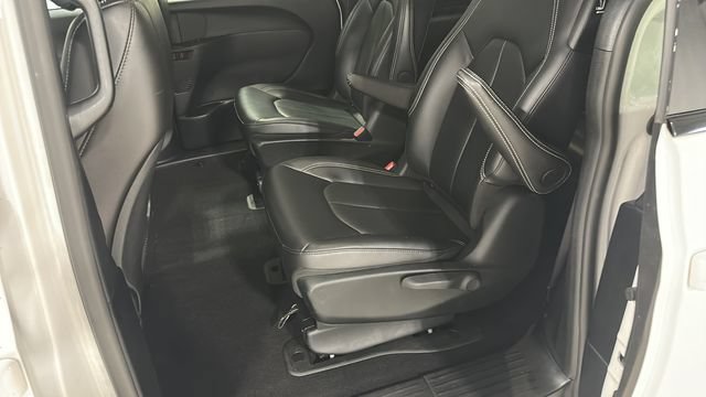 Used 2024 Chrysler Pacifica Limited FWD image 23