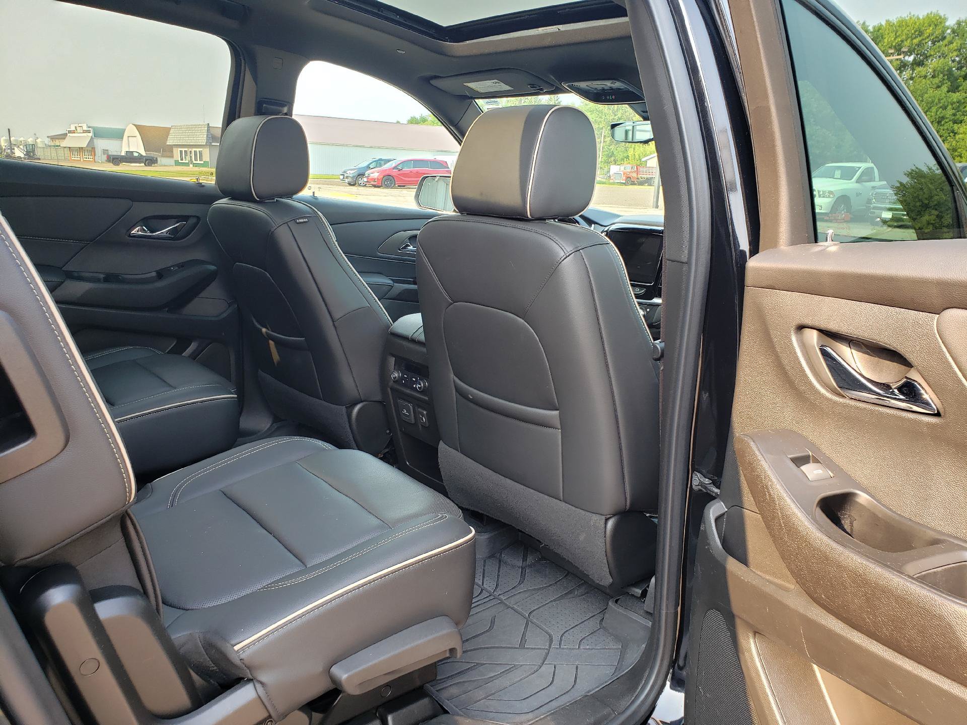 Used 2023 Chevrolet Traverse Premier w/ Redline Edition AWD/4WD image 11