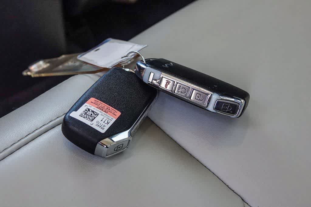 Certified 2023 Kia Niro EX Touring FWD image 28