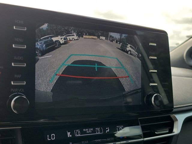 Used 2023 Toyota Sienna XLE Woodland Edition image 9