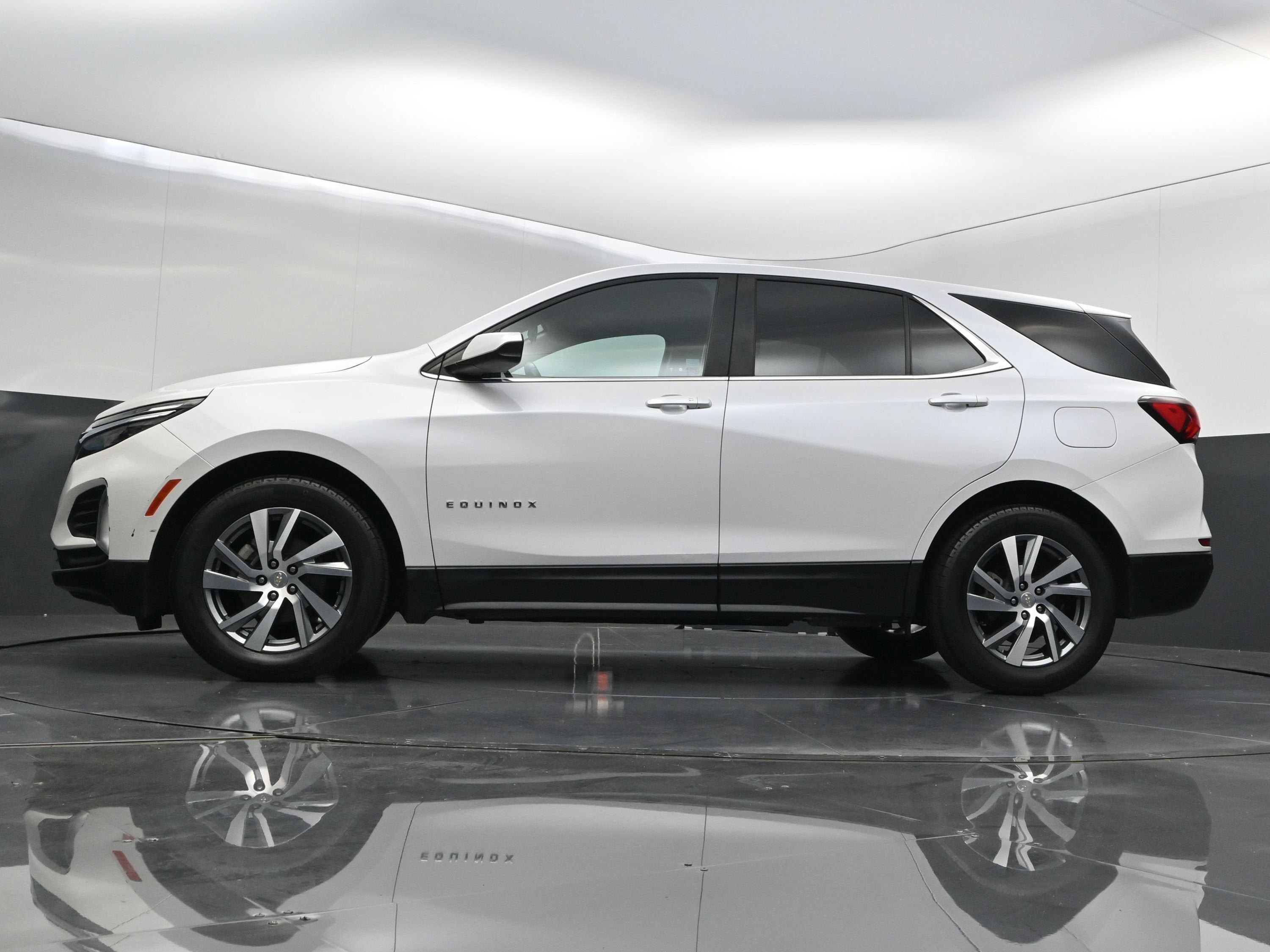 Used 2022 Chevrolet Equinox LT FWD image 39