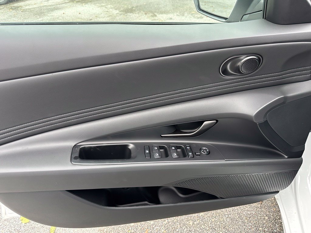 New 2026 Hyundai Elantra SEL Sport FWD image 12