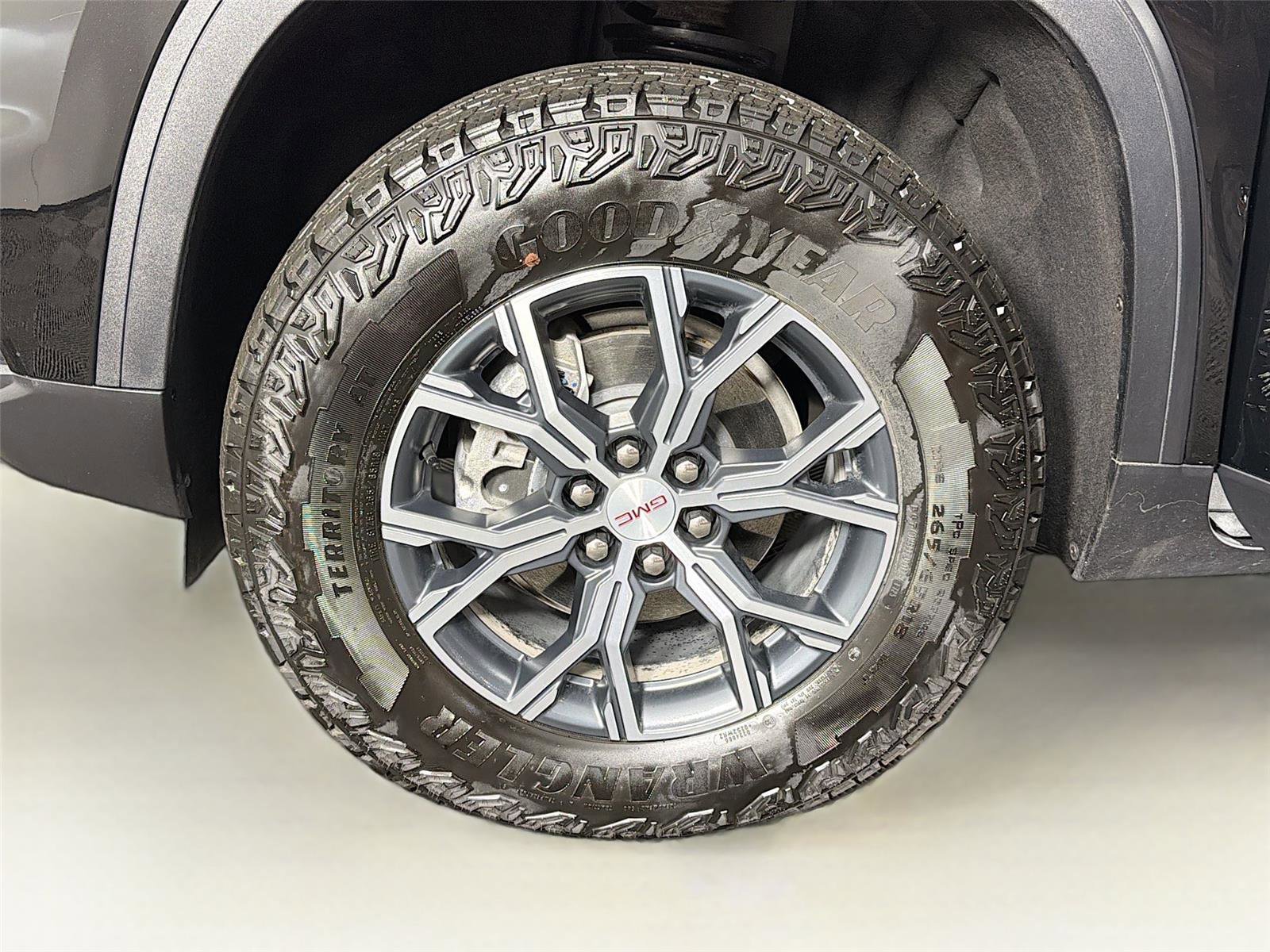 Used 2025 GMC Acadia AT4 AWD/4WD image 33