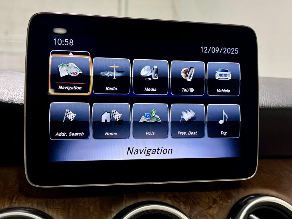 Used 2020 Mercedes-Benz GLA 250 4MATIC w/ Premium Package image 18