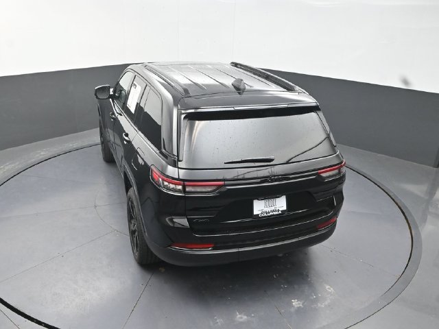 Used 2025 Jeep Grand Cherokee Altitude AWD/4WD image 16