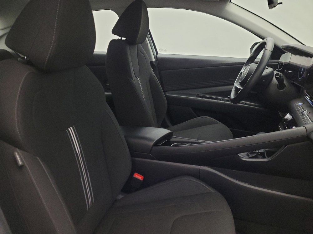 Used 2025 Hyundai Elantra SEL FWD image 21