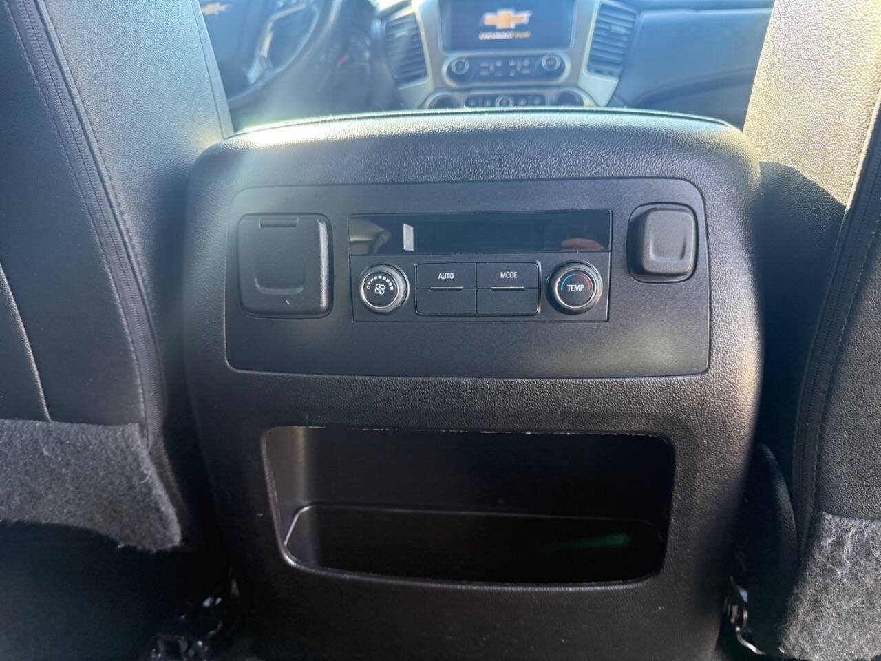 Used 2018 Chevrolet Suburban LT AWD/4WD image 35