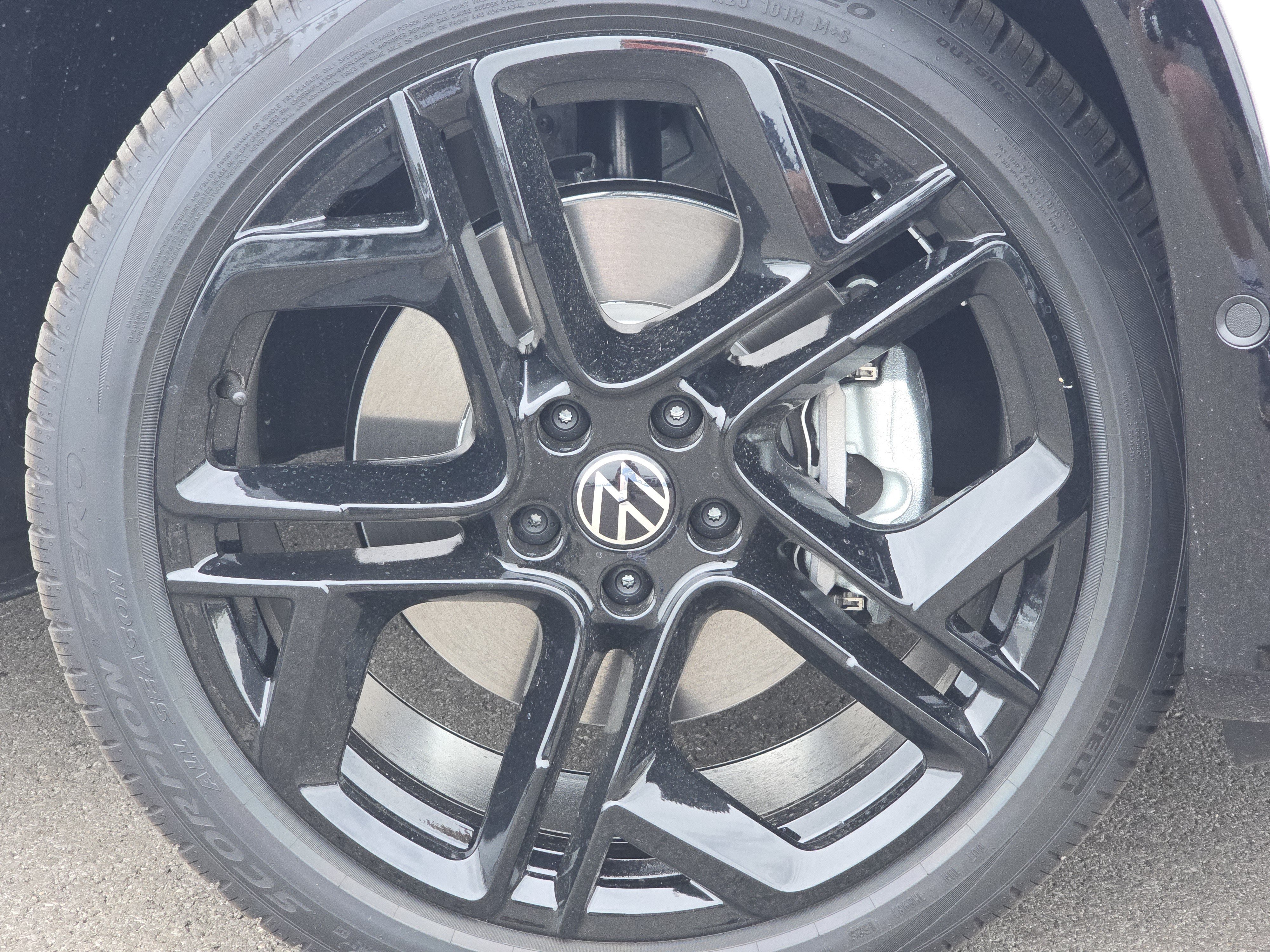 New 2026 Volkswagen Tiguan SE R-Line AWD/4WD image 14