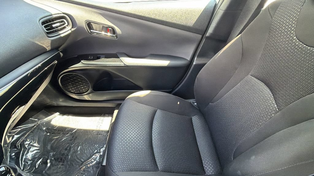 Used 2019 Toyota Prius LE AWD/4WD image 12