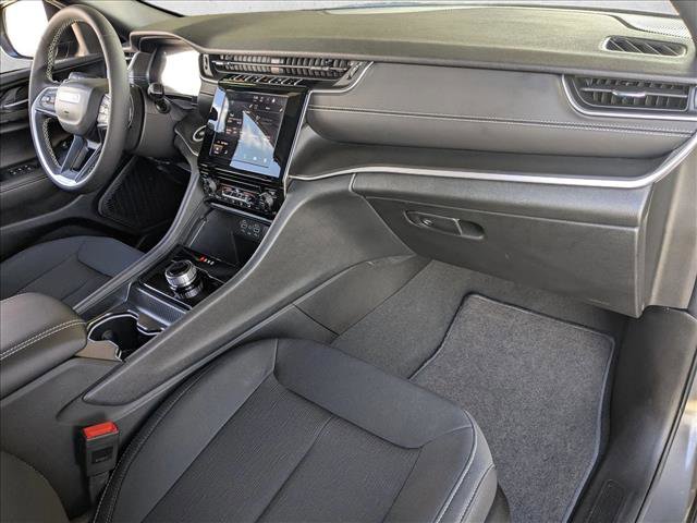 Used 2025 Jeep Grand Cherokee Laredo AWD/4WD image 21
