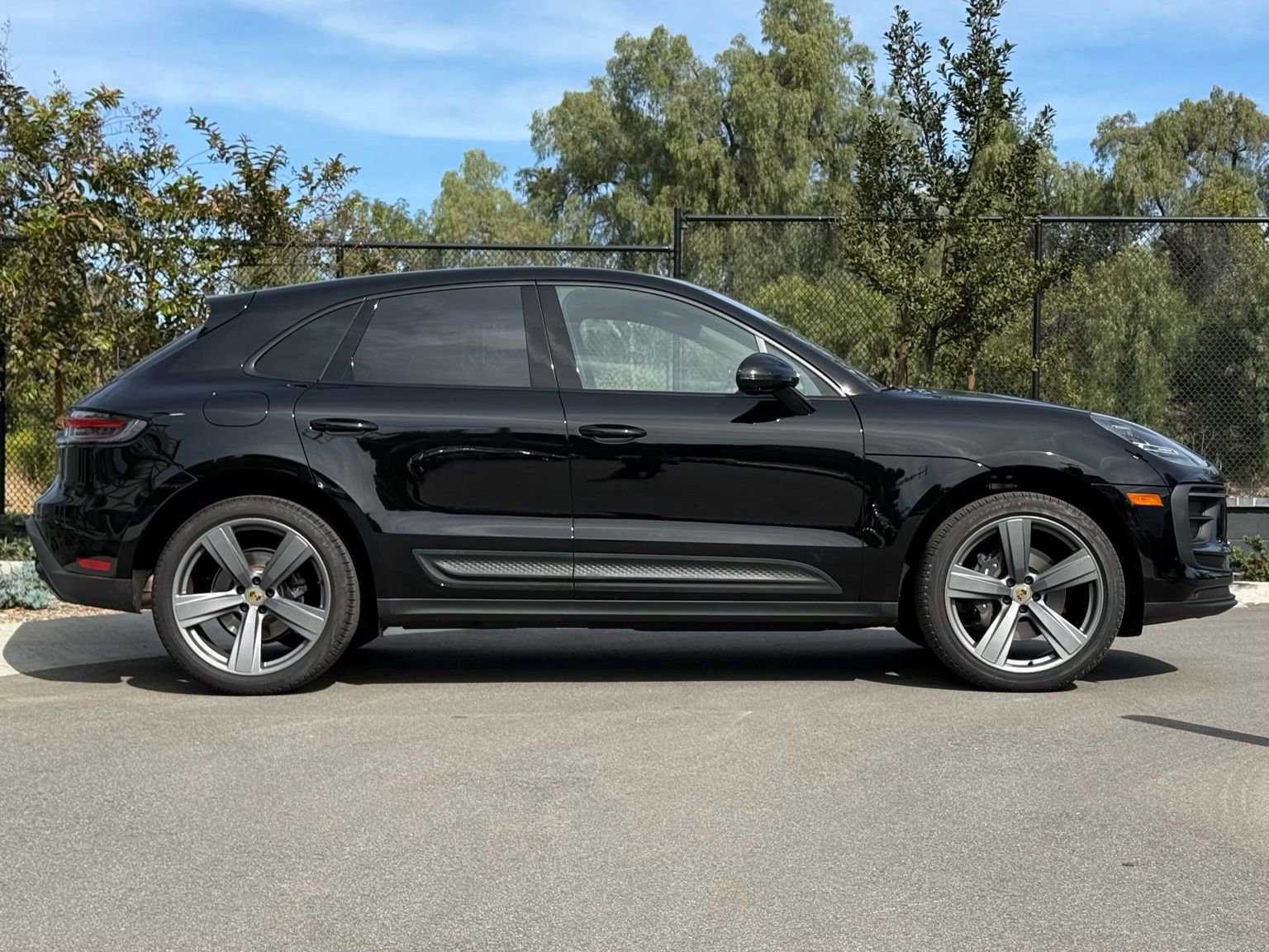Used 2025 Porsche Macan image 8