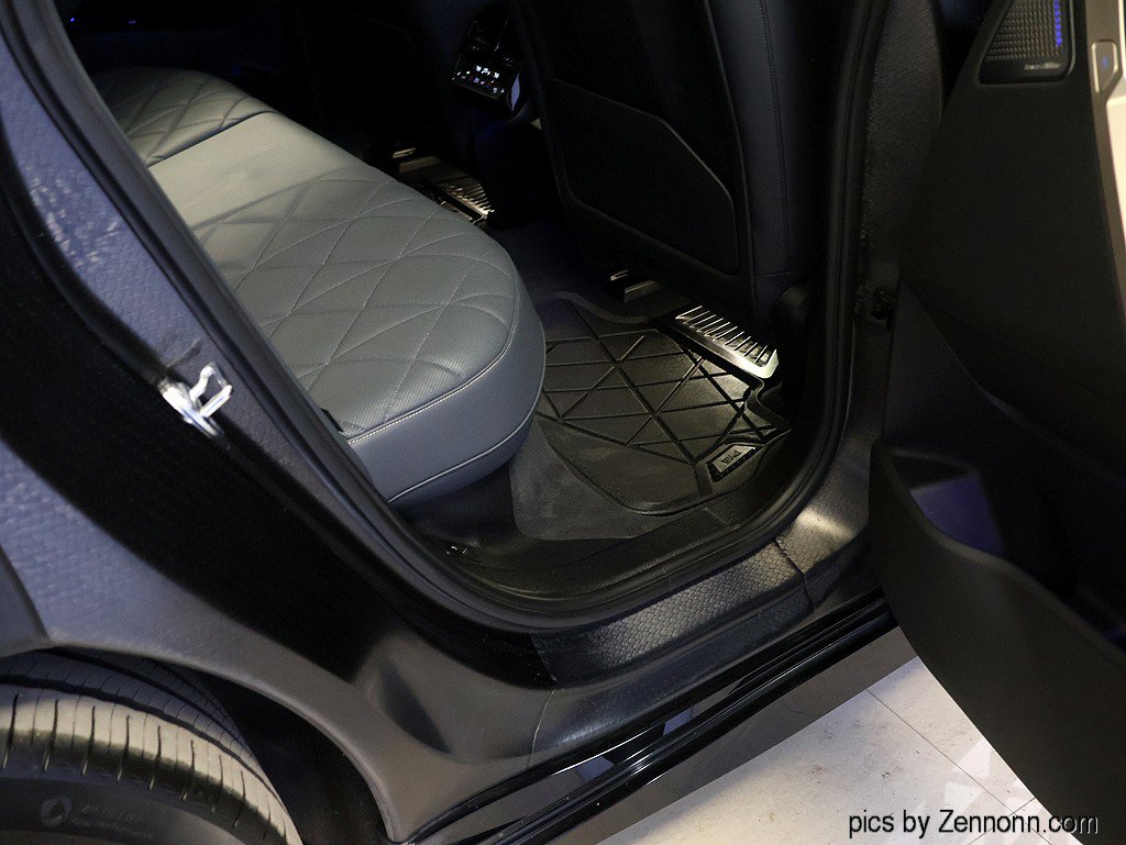 Used 2023 BMW iX M60 image 34