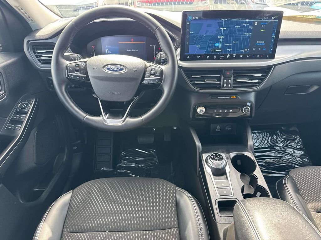 Used 2025 Ford Escape SE image 13