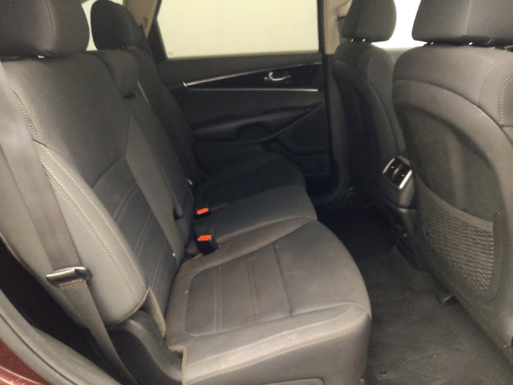 Used 2020 Kia Sorento LX image 19