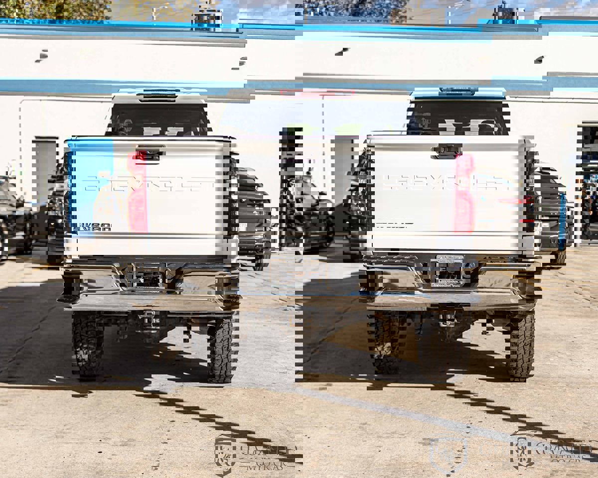 Used 2022 Chevrolet Silverado 2500 Custom w/ Custom Value Package image 13