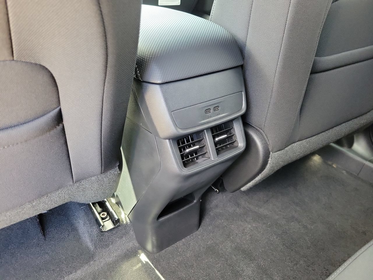 New 2027 Chevrolet Equinox LT FWD image 10