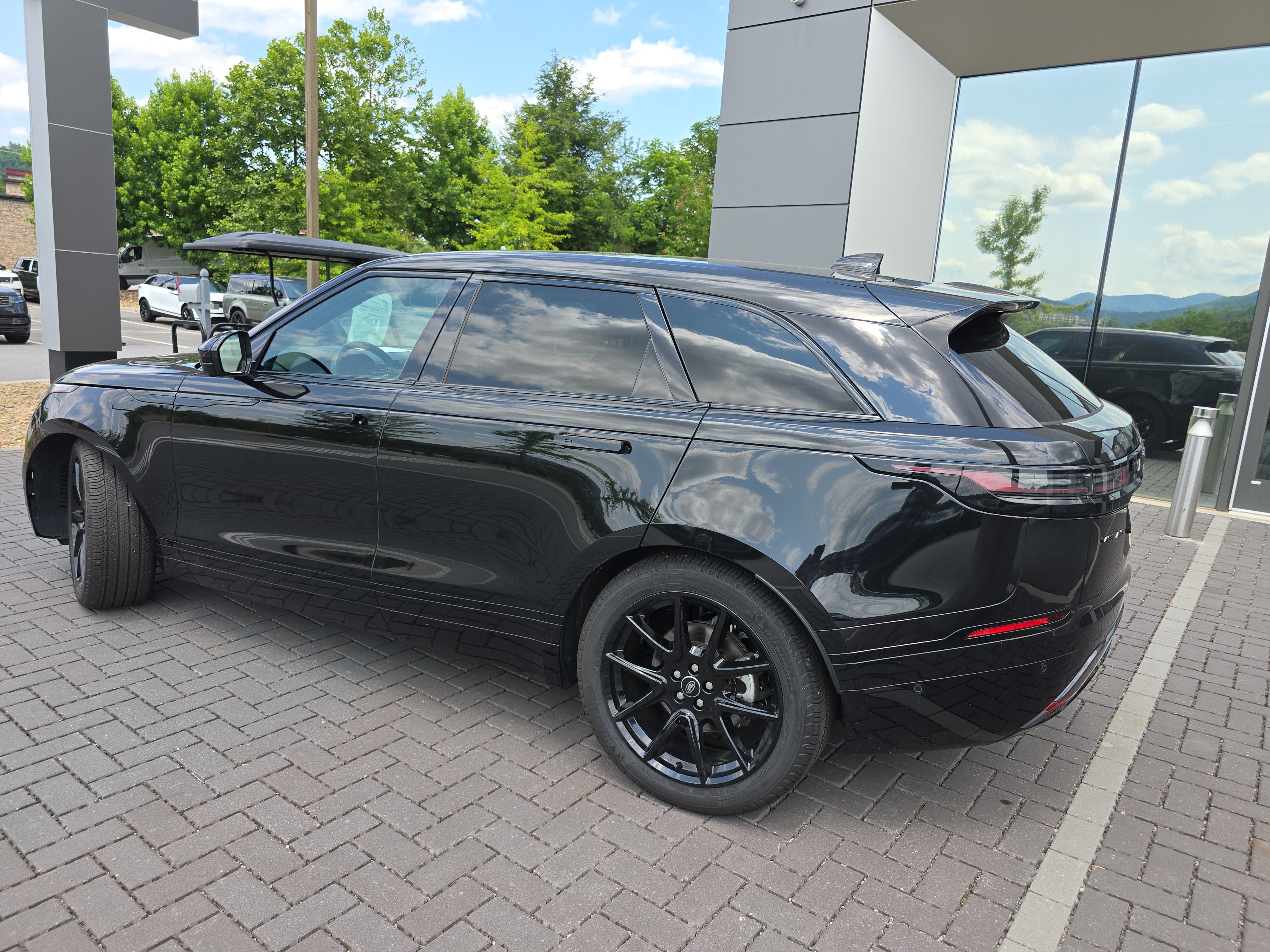 Certified 2026 Land Rover Range Rover Velar Dynamic SE AWD/4WD image 7