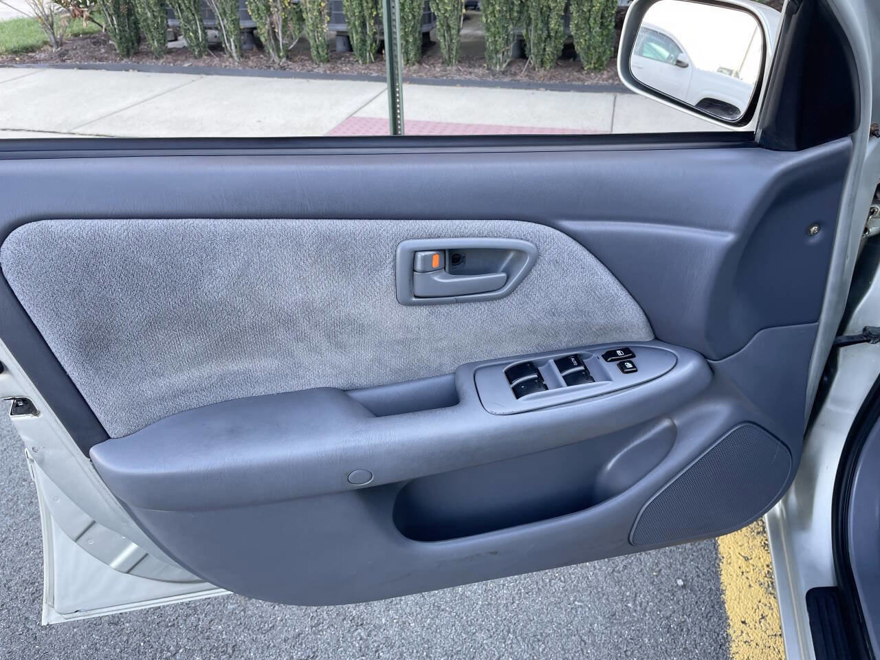 Used 2000 Toyota Camry CE image 11