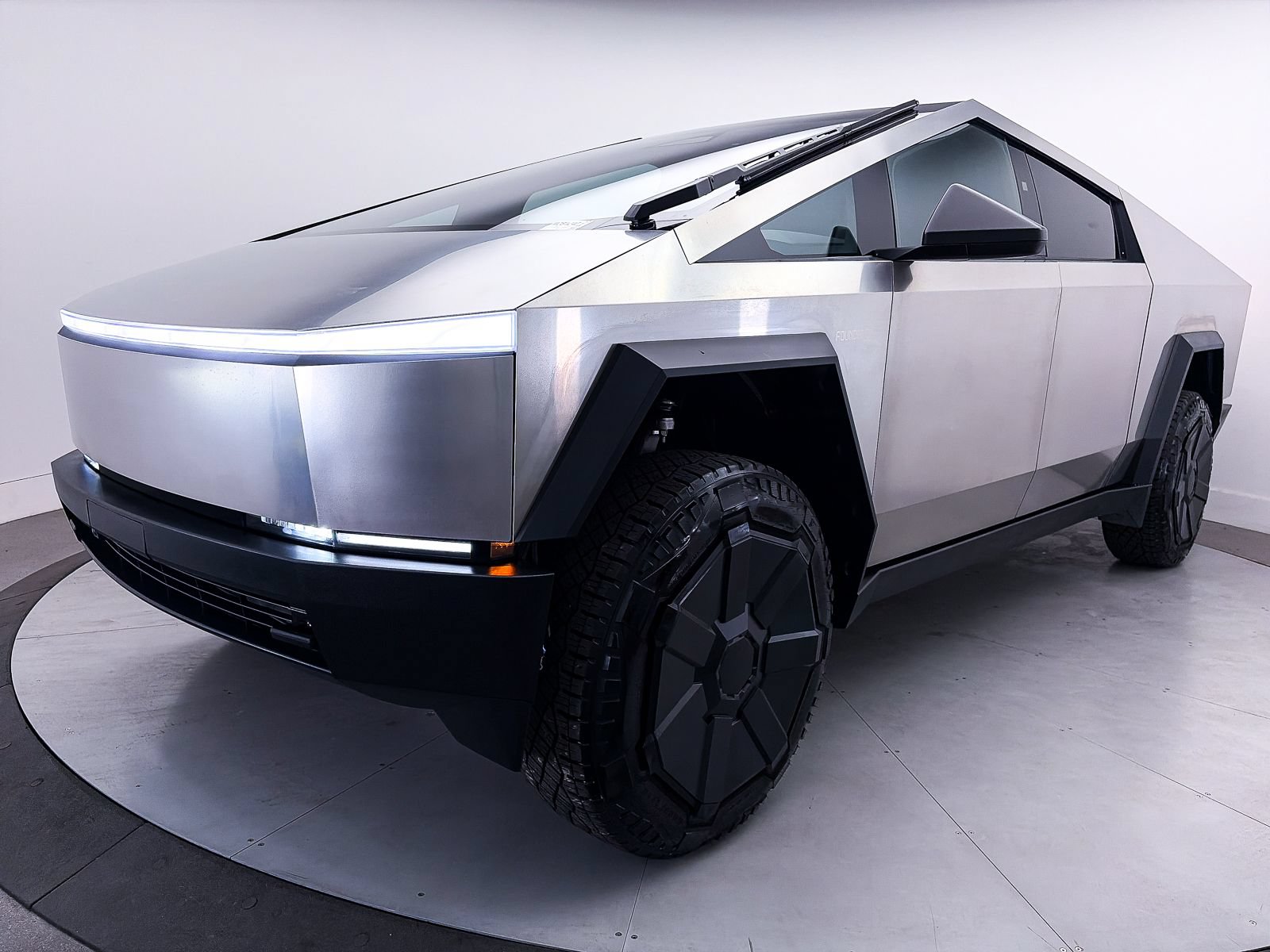 Used 2024 Tesla Cybertruck AWD Crew Cab image 13