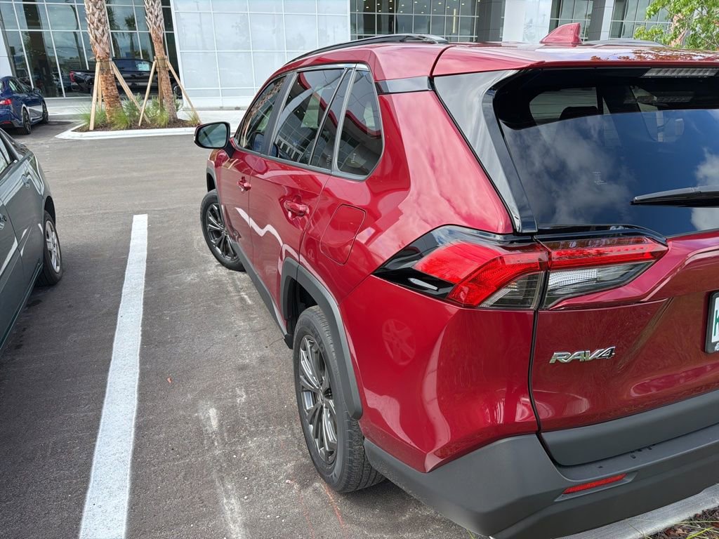 Used 2022 Toyota RAV4 XLE Premium image 11
